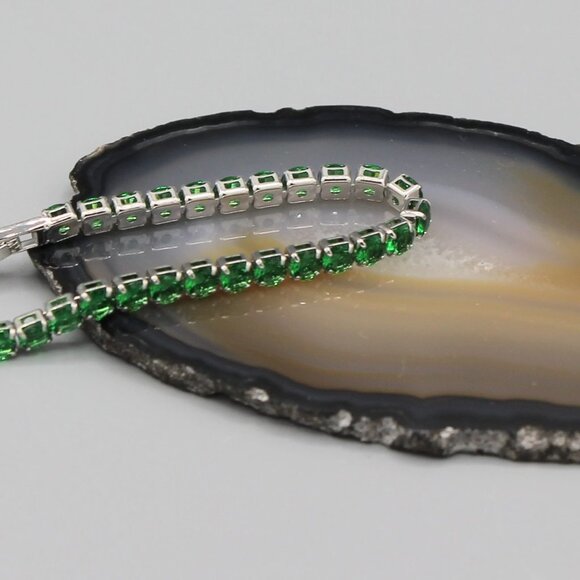 Jewelry bracelet silver tone with green stones sparkly adjustable fashion new - Picture 6 of 7